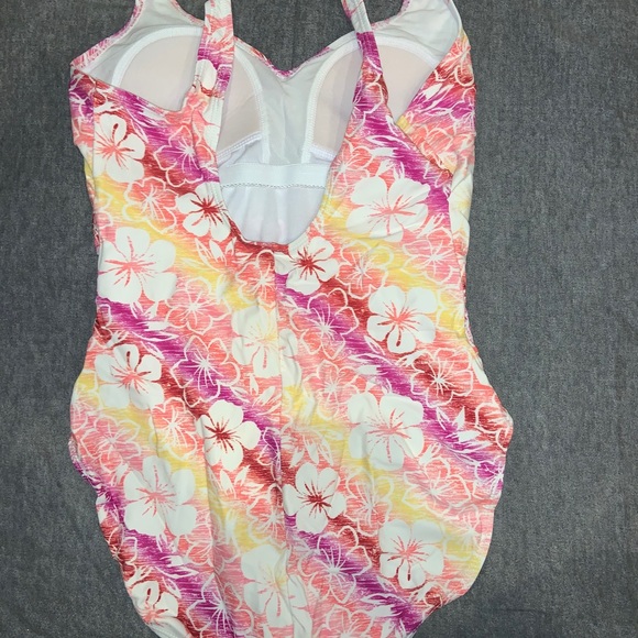 One piece swim suit - Picture 3 of 3